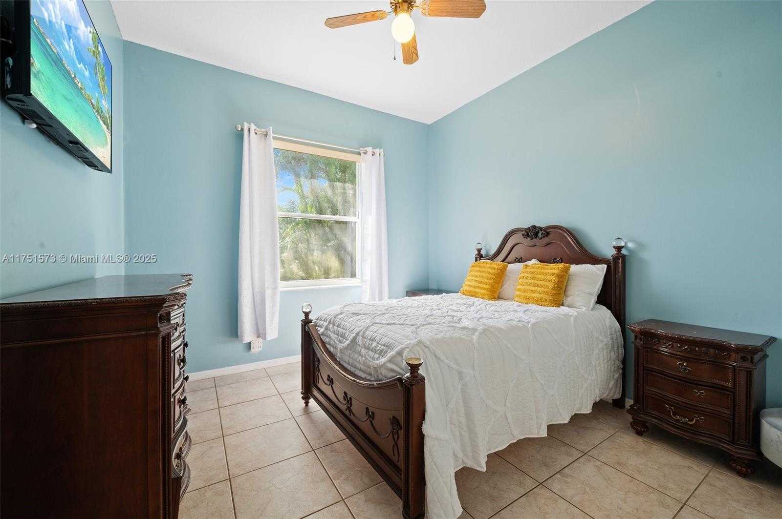 Small Image of 16358 SOUTH MARIPOSA CIR S, Pembroke Pines Number 23