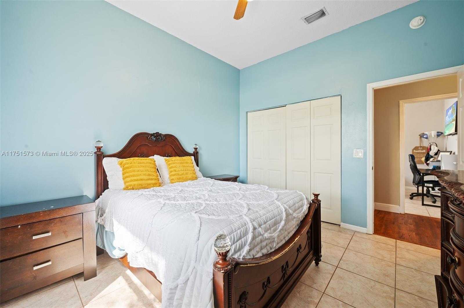 Small Image of 16358 SOUTH MARIPOSA CIR S, Pembroke Pines Number 24