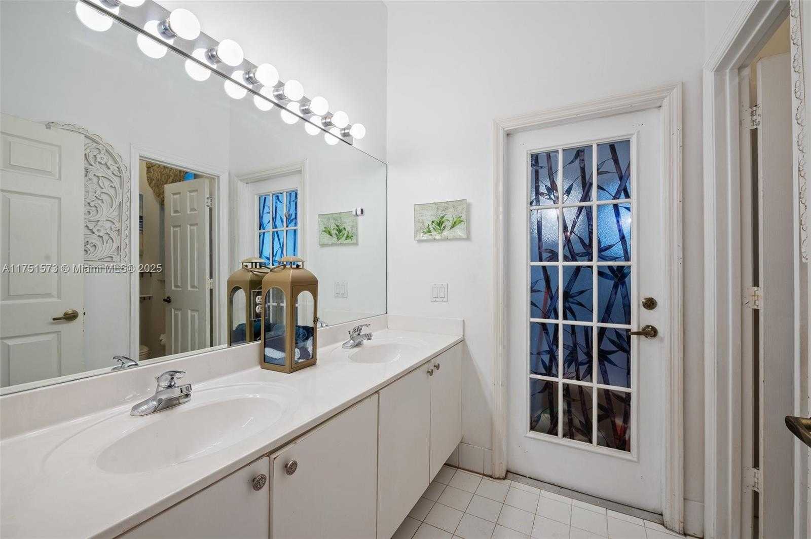 Small Image of 16358 SOUTH MARIPOSA CIR S, Pembroke Pines Number 29