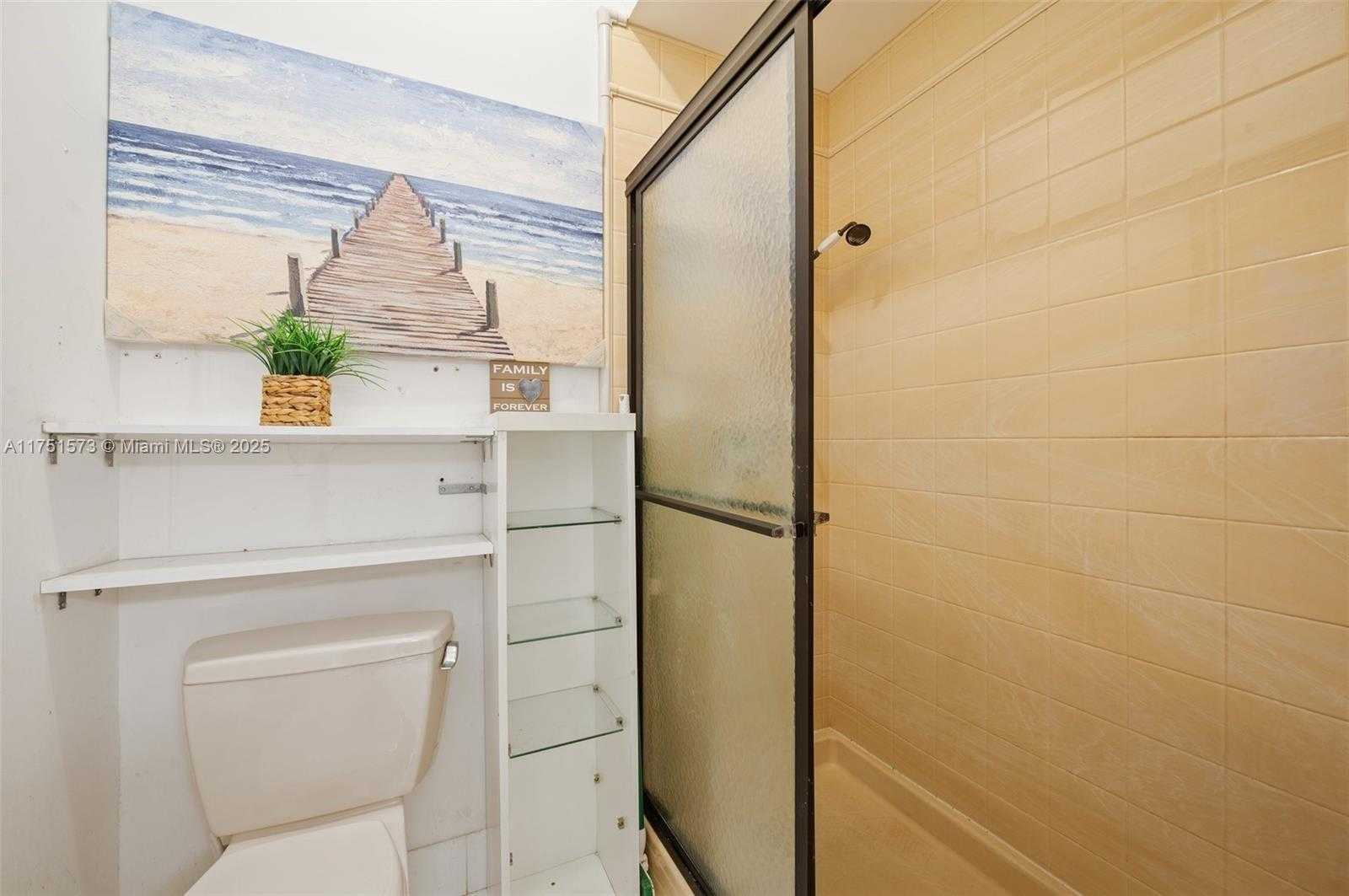 Small Image of 16358 SOUTH MARIPOSA CIR S, Pembroke Pines Number 30