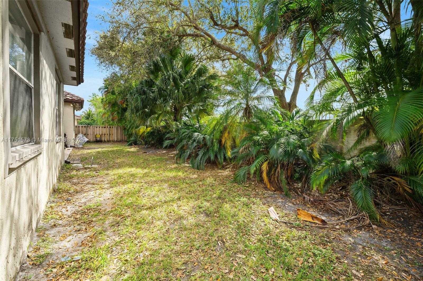 Small Image of 16358 SOUTH MARIPOSA CIR S, Pembroke Pines Number 33