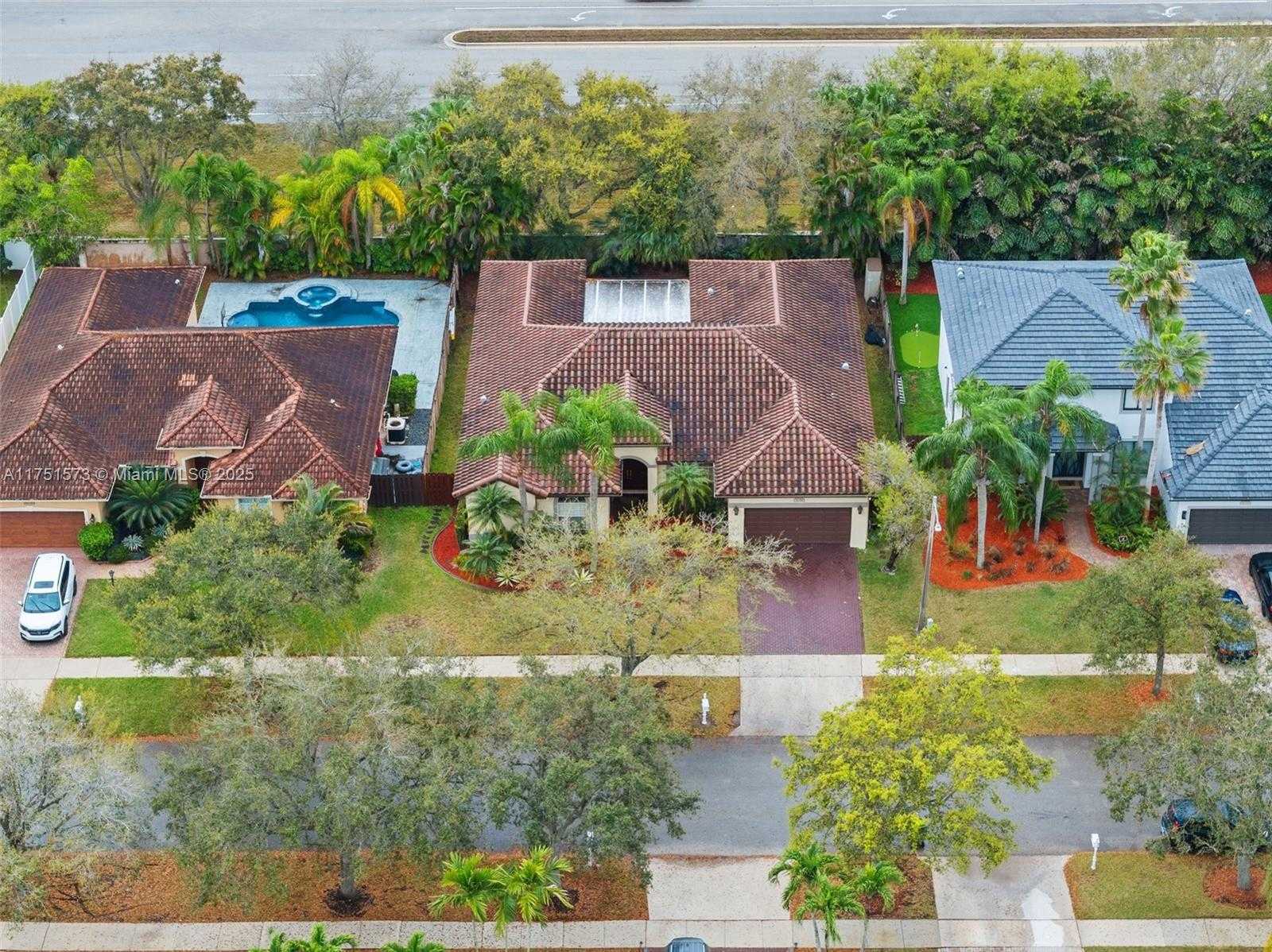 Small Image of 16358 SOUTH MARIPOSA CIR S, Pembroke Pines Number 34
