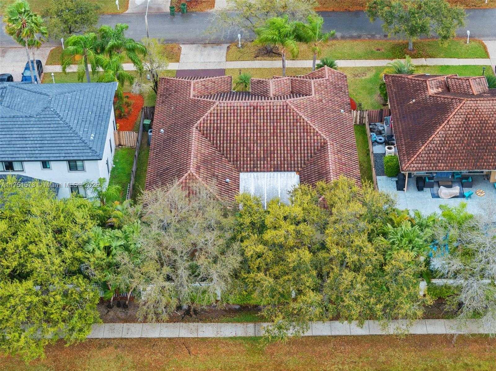 Small Image of 16358 SOUTH MARIPOSA CIR S, Pembroke Pines Number 35