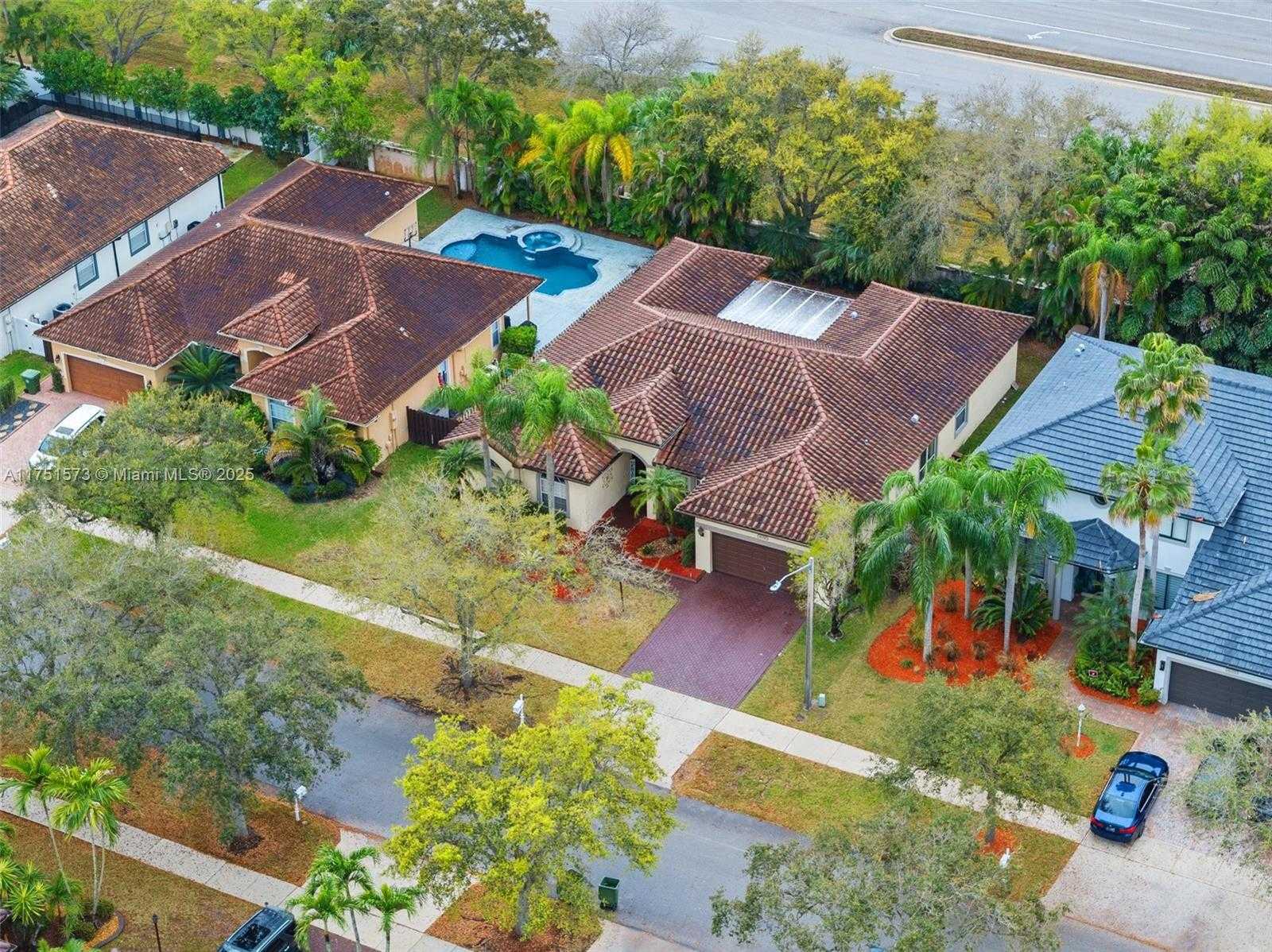 Small Image of 16358 SOUTH MARIPOSA CIR S, Pembroke Pines Number 37