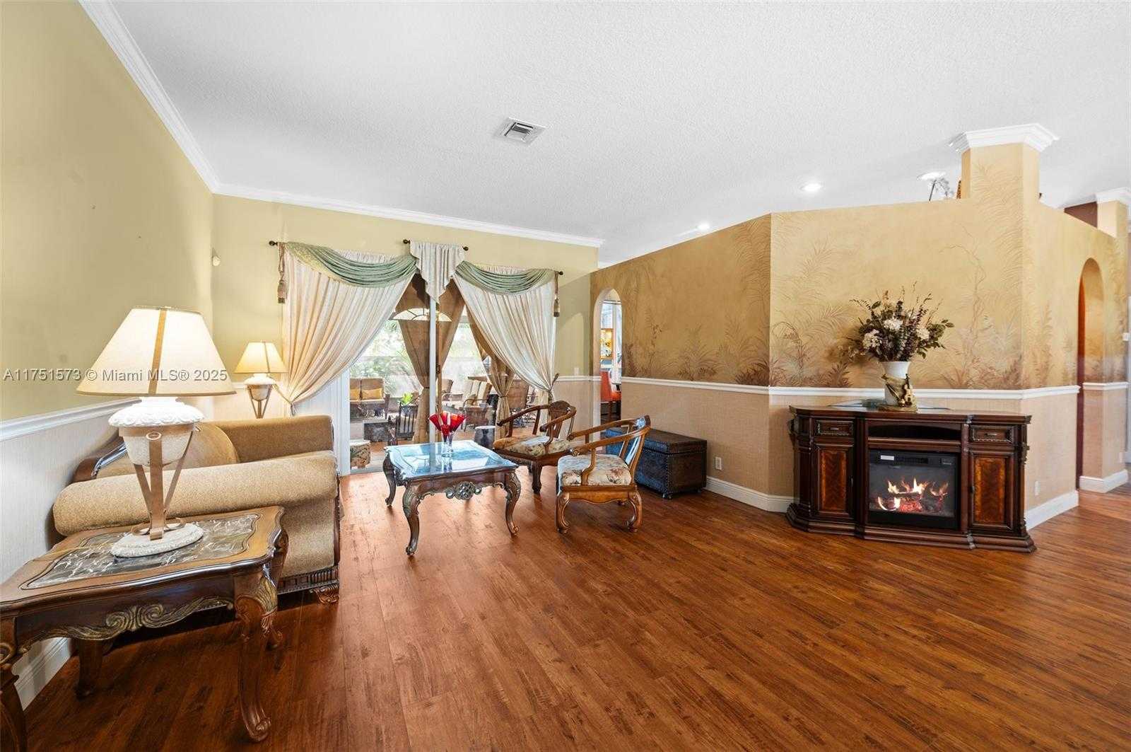 Small Image of 16358 SOUTH MARIPOSA CIR S, Pembroke Pines Number 4