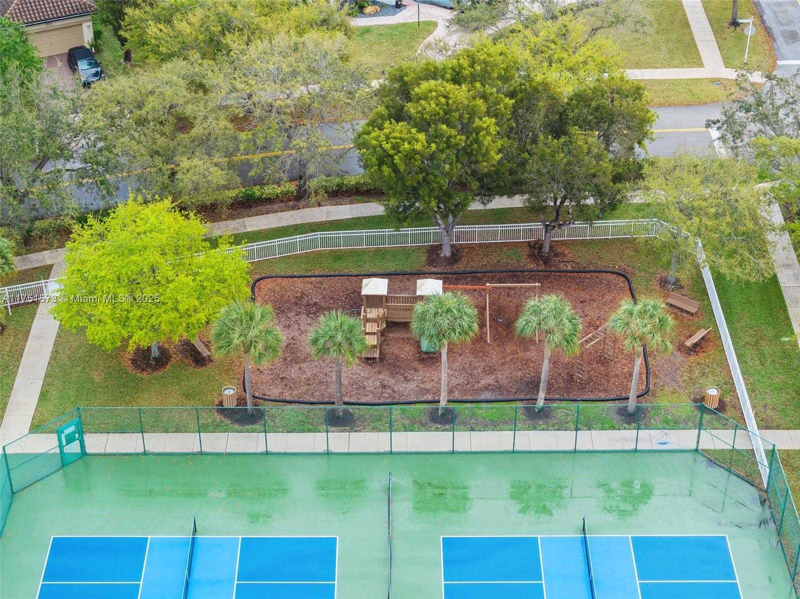 Small Image of 16358 SOUTH MARIPOSA CIR S, Pembroke Pines Number 45
