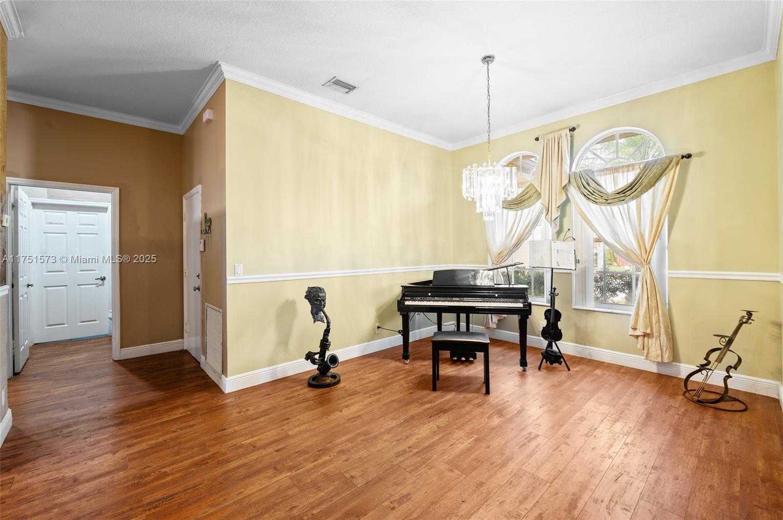 Small Image of 16358 SOUTH MARIPOSA CIR S, Pembroke Pines Number 6