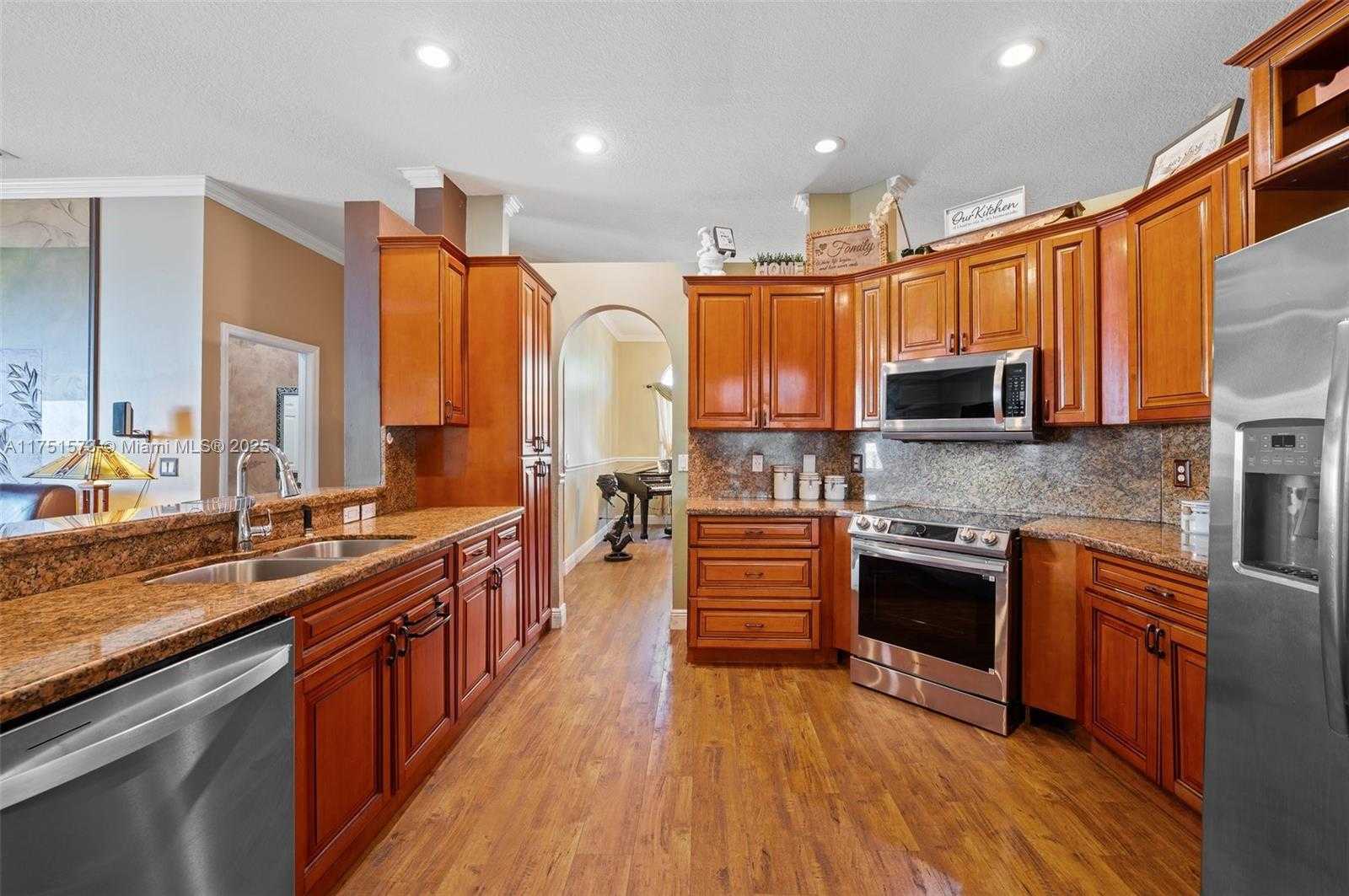 Small Image of 16358 SOUTH MARIPOSA CIR S, Pembroke Pines Number 9