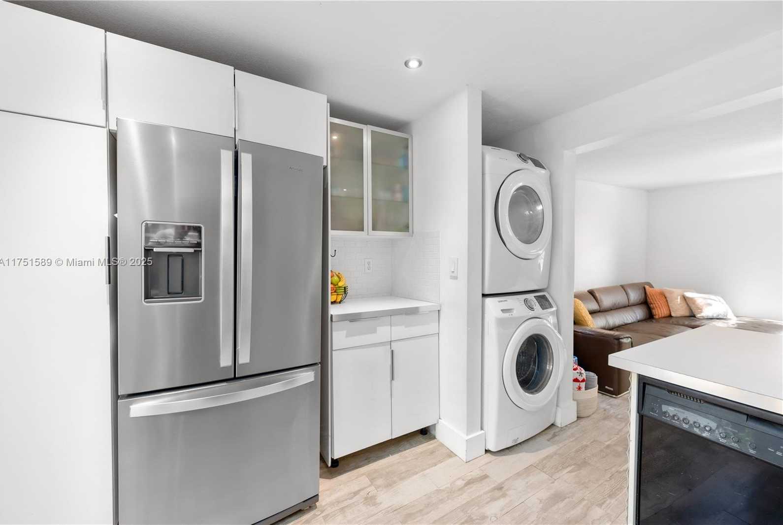 Small Image of 4916 WASHINGTON DR, Coral Gables Number 11
