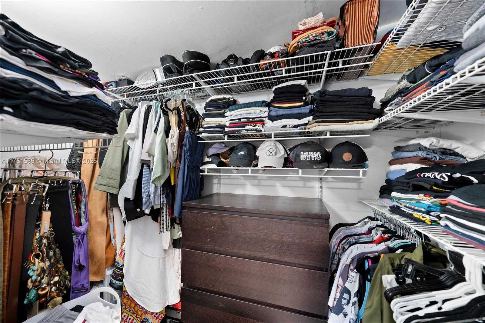 Small Image of 4916 WASHINGTON DR, Coral Gables Number 14