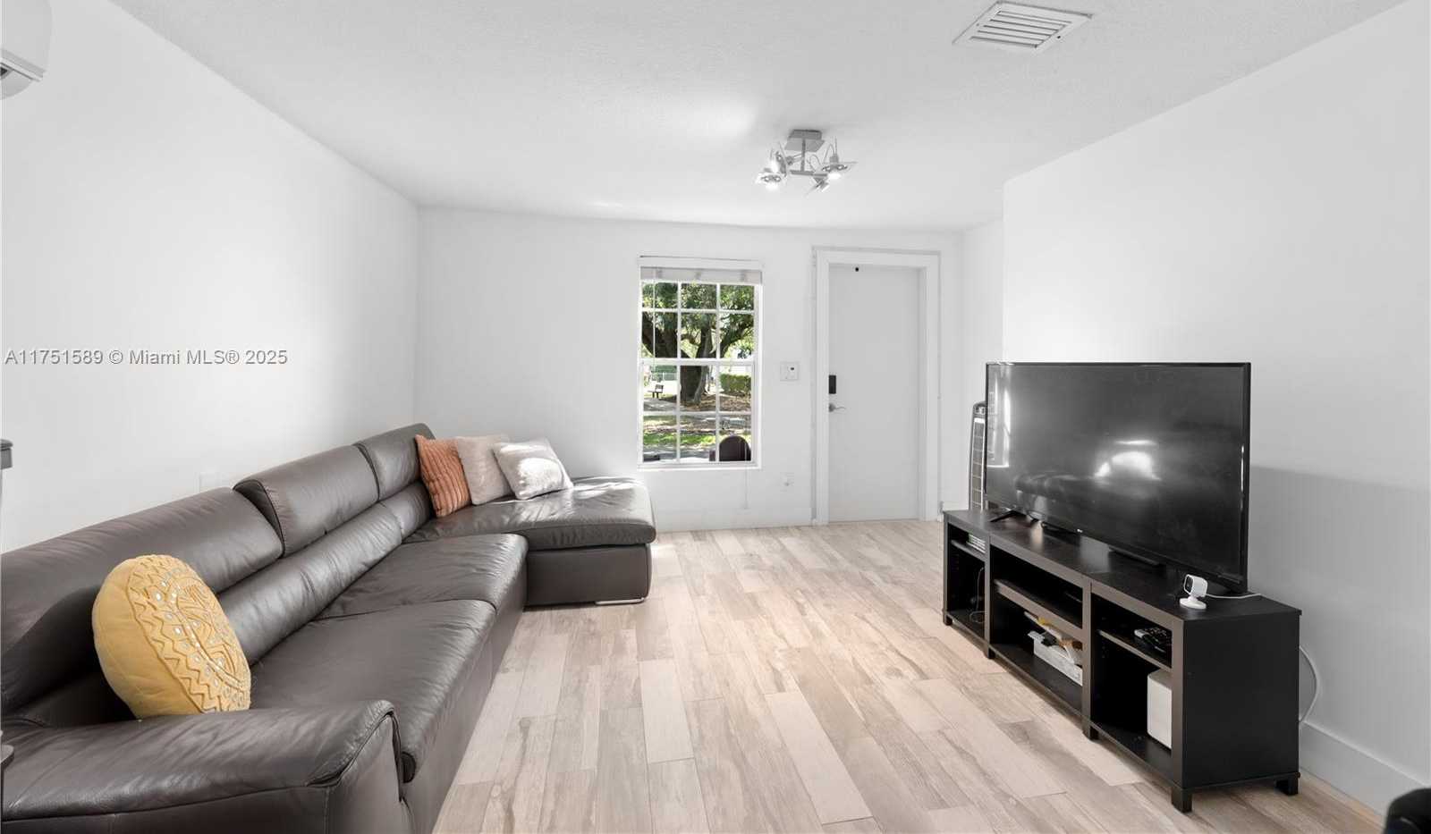 Small Image of 4916 WASHINGTON DR, Coral Gables Number 16