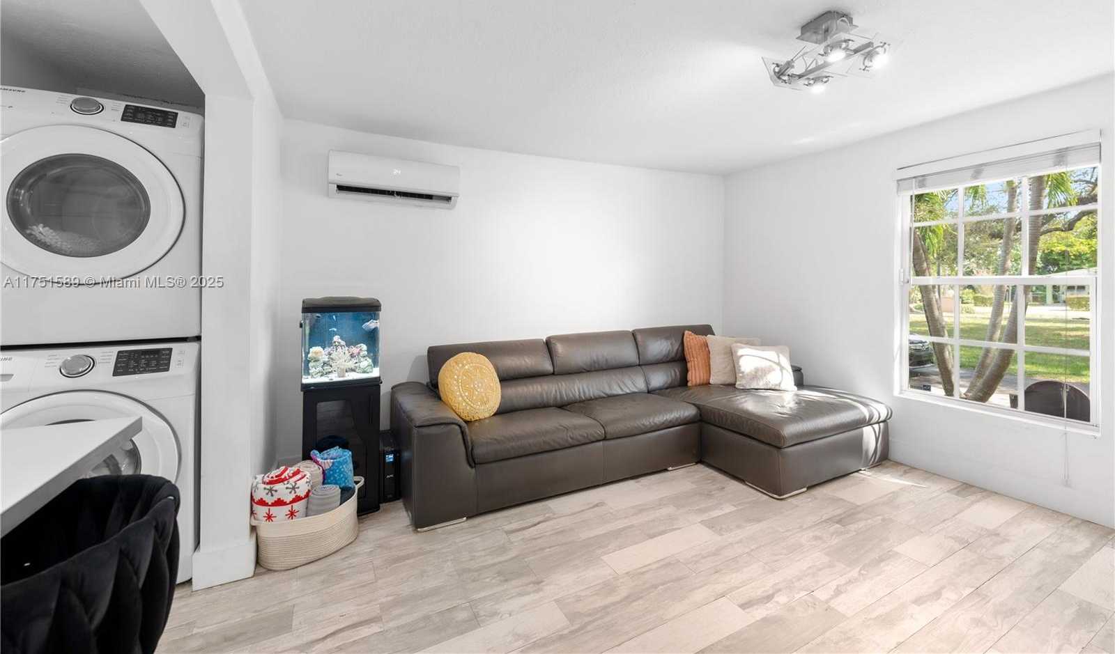 Small Image of 4916 WASHINGTON DR, Coral Gables Number 18