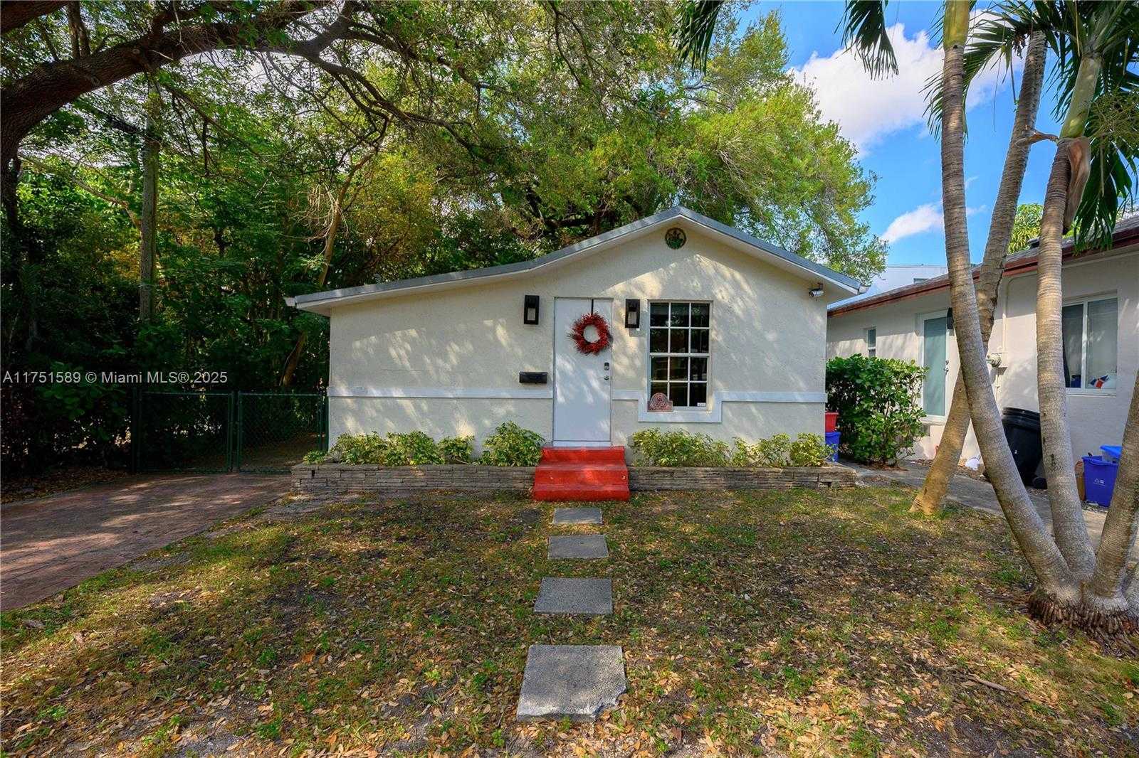 Small Image of 4916 WASHINGTON DR, Coral Gables Number 2