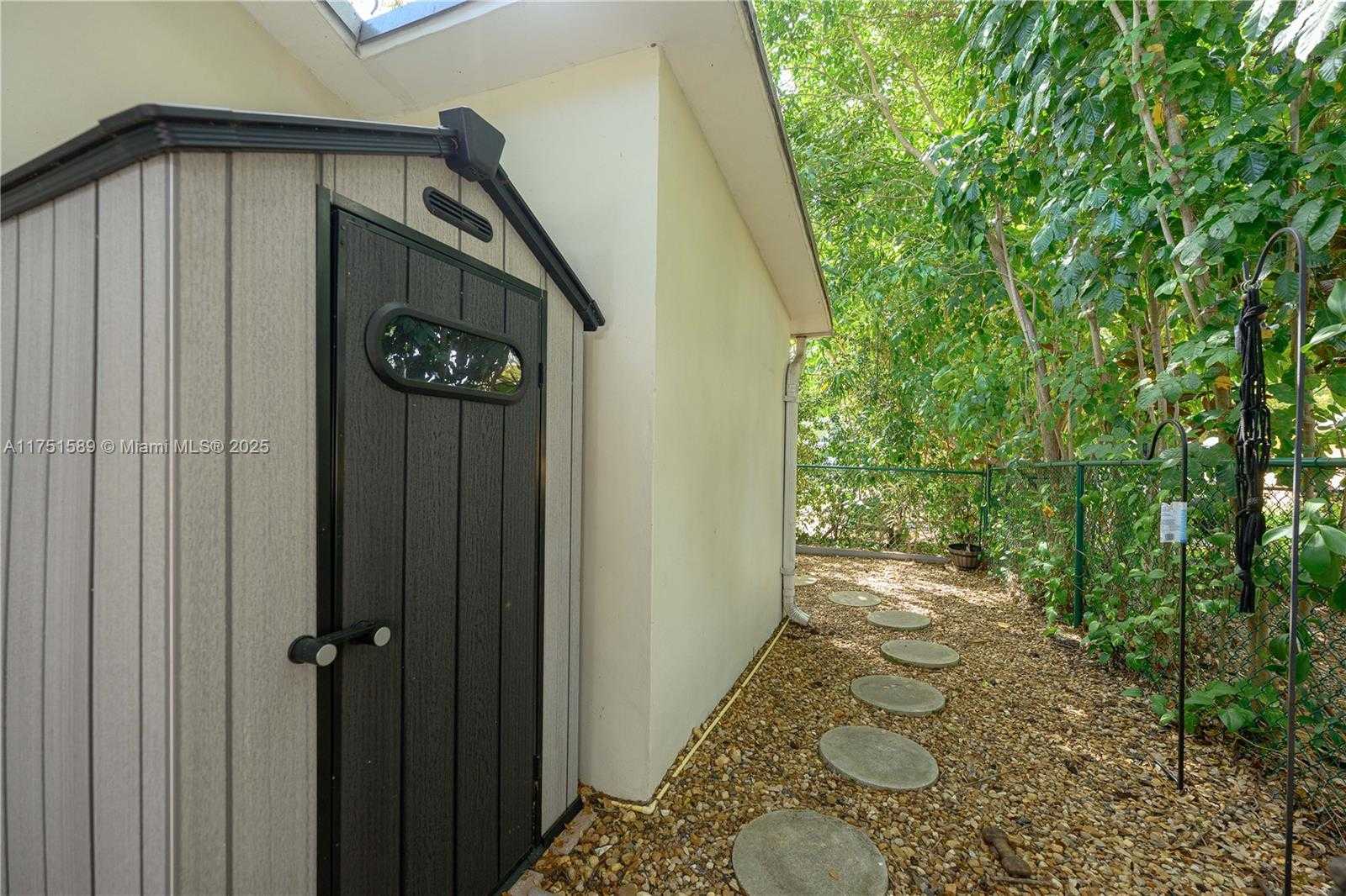 Small Image of 4916 WASHINGTON DR, Coral Gables Number 24