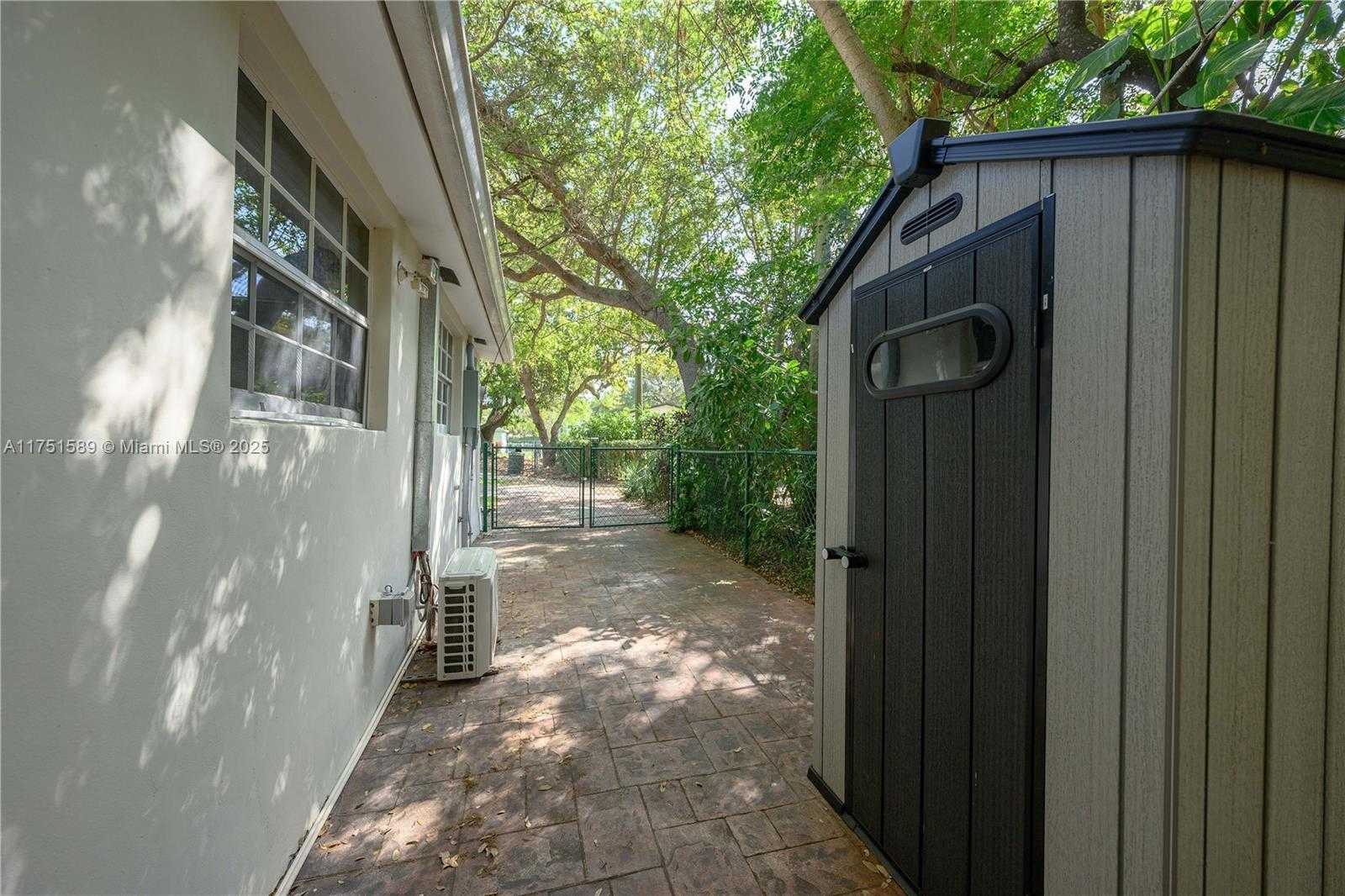 Small Image of 4916 WASHINGTON DR, Coral Gables Number 26
