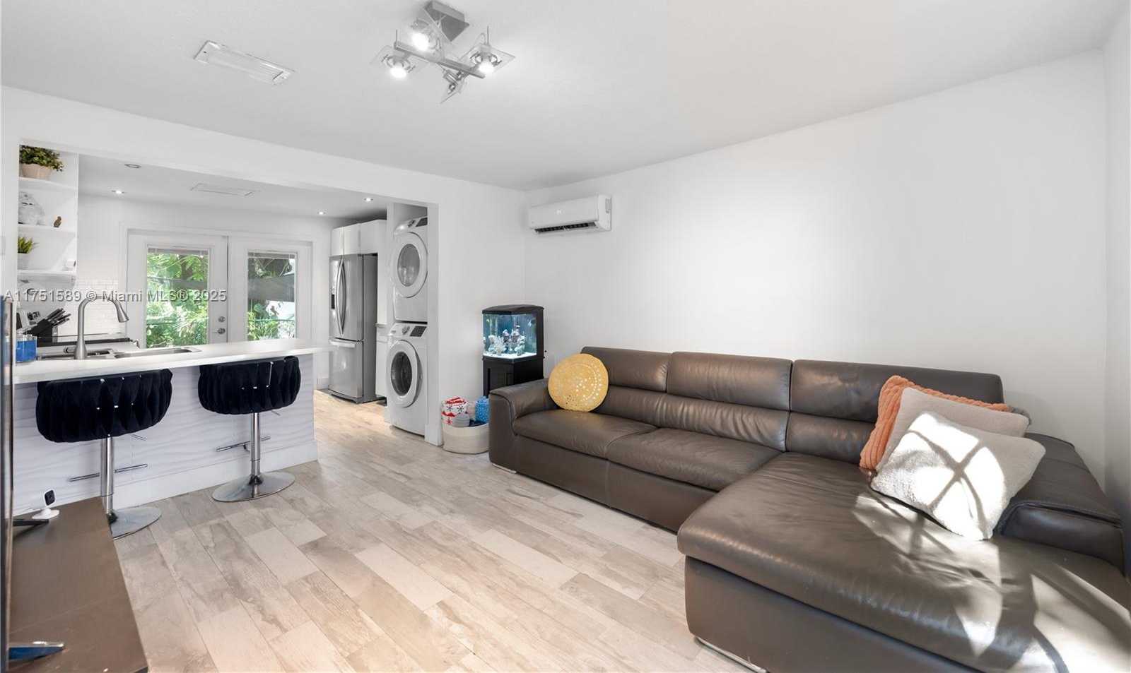 Small Image of 4916 WASHINGTON DR, Coral Gables Number 9