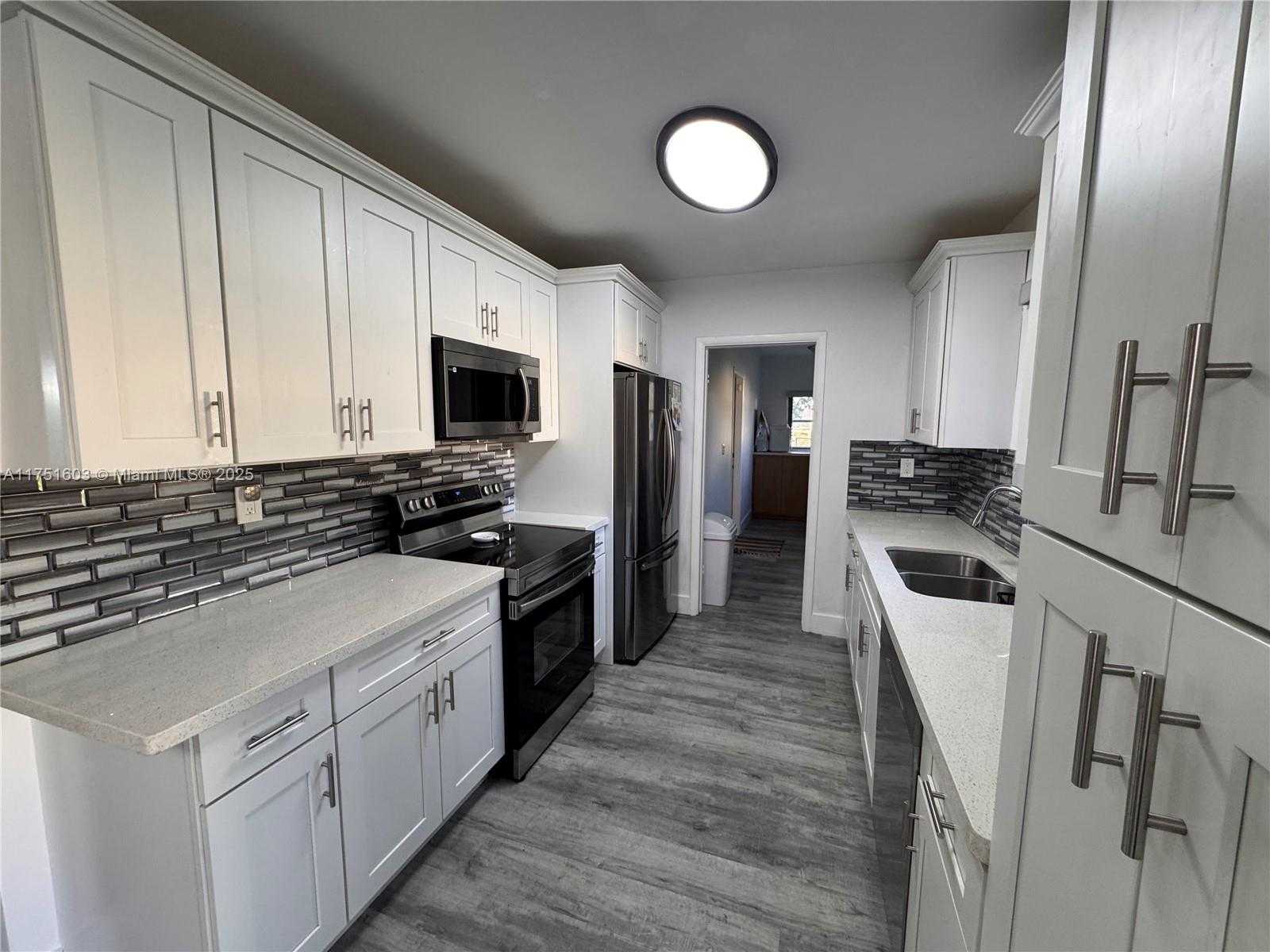 Small Image of 900 EAST ACRE DR, Plantation Number 10