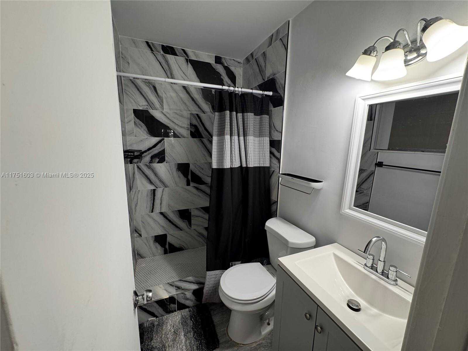 Small Image of 900 EAST ACRE DR, Plantation Number 11