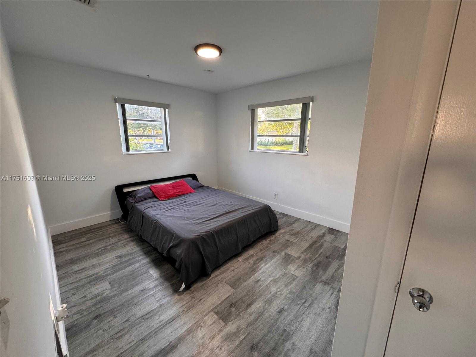 Small Image of 900 EAST ACRE DR, Plantation Number 12