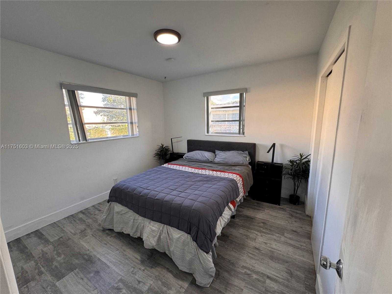 Small Image of 900 EAST ACRE DR, Plantation Number 13