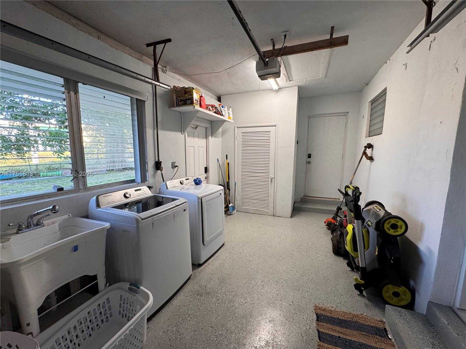 Small Image of 900 EAST ACRE DR, Plantation Number 18