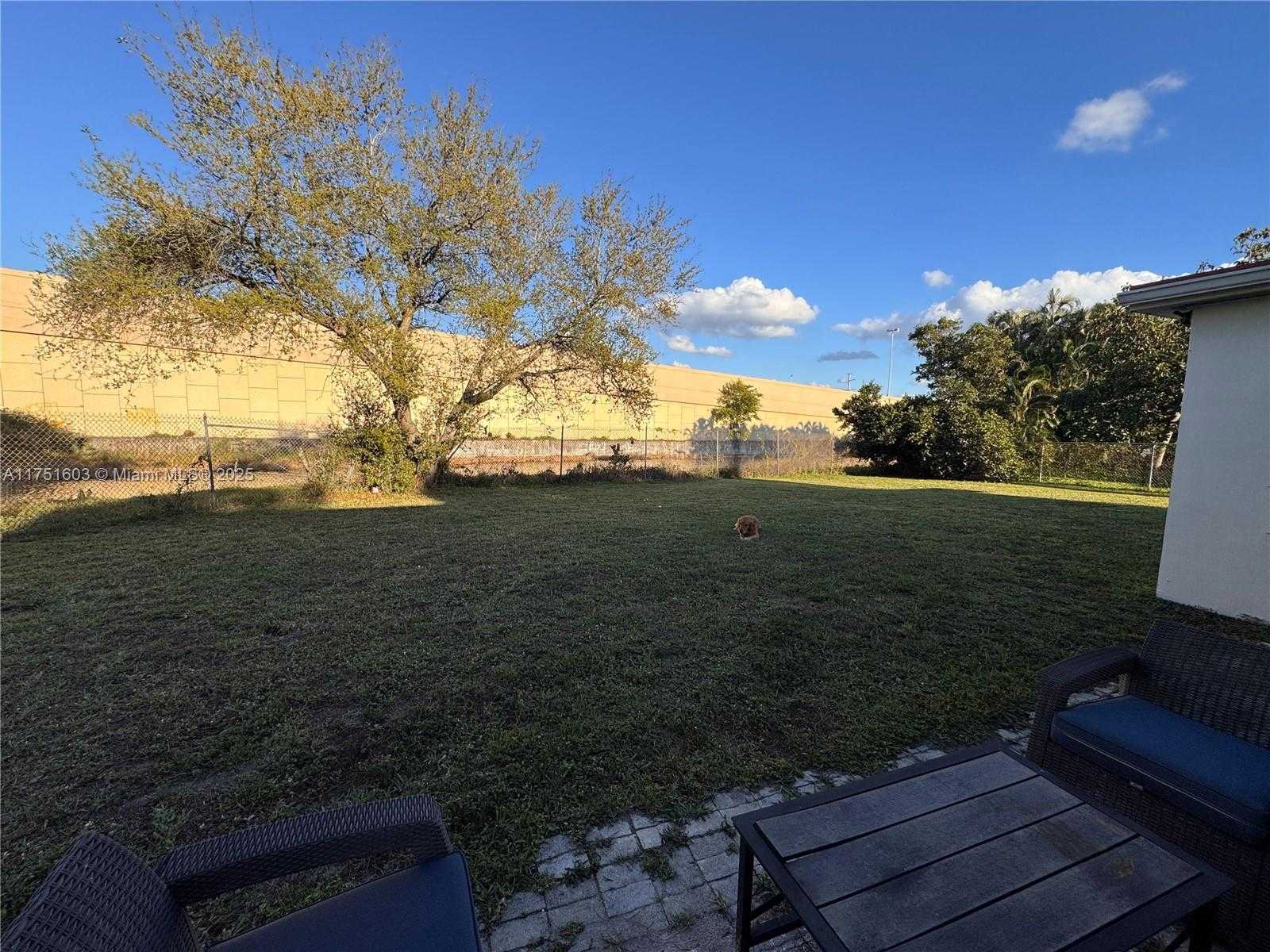 Small Image of 900 EAST ACRE DR, Plantation Number 20