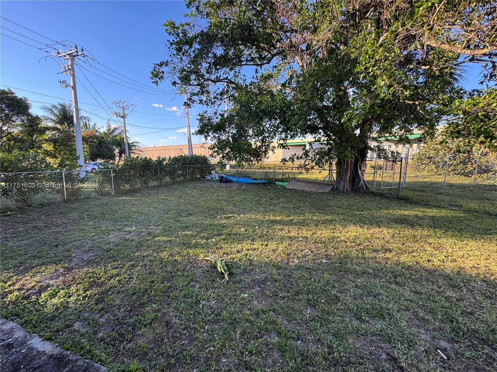 Small Image of 900 EAST ACRE DR, Plantation Number 21
