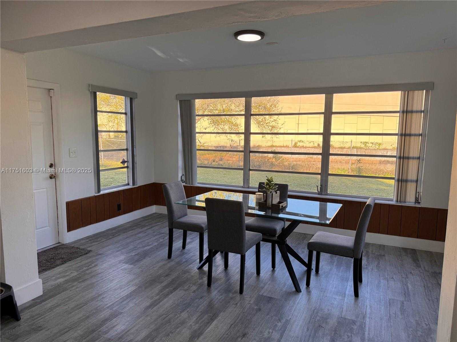 Small Image of 900 EAST ACRE DR, Plantation Number 6