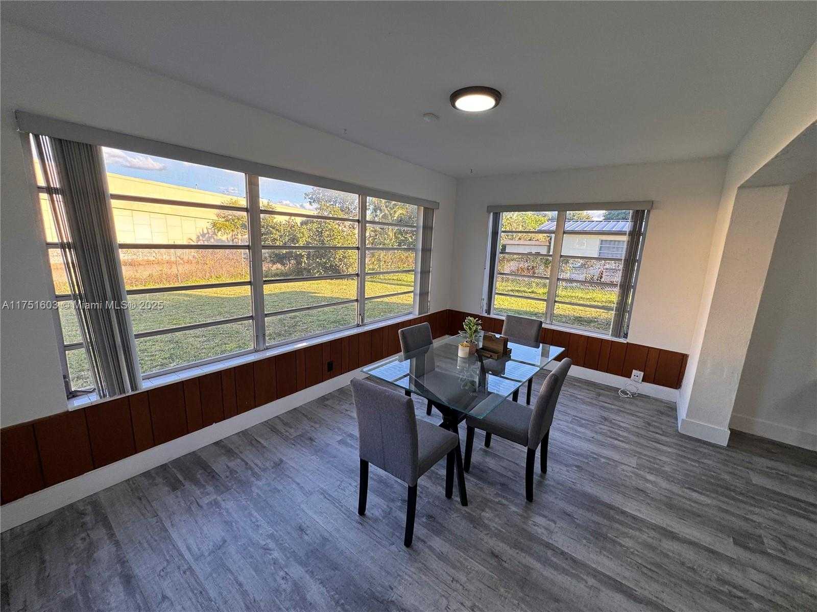 Small Image of 900 EAST ACRE DR, Plantation Number 7