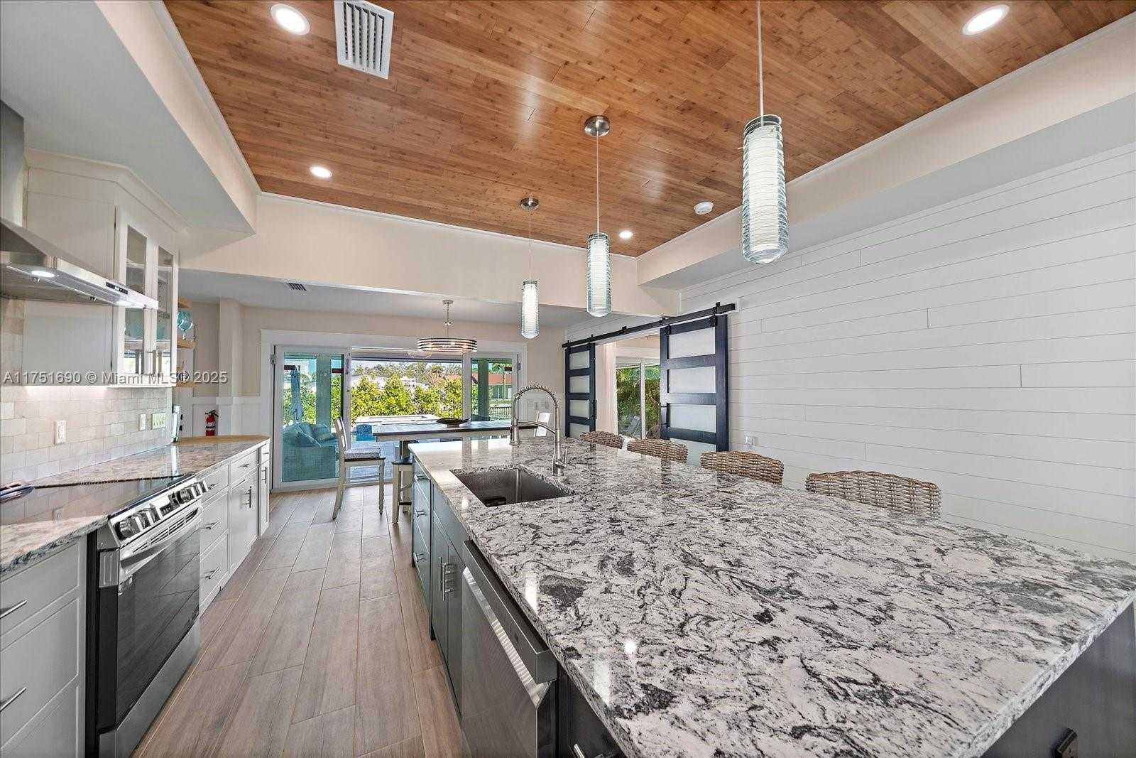 Small Image of 504 BAYVIEW DR, Other City - In The State Of Florida Number 11