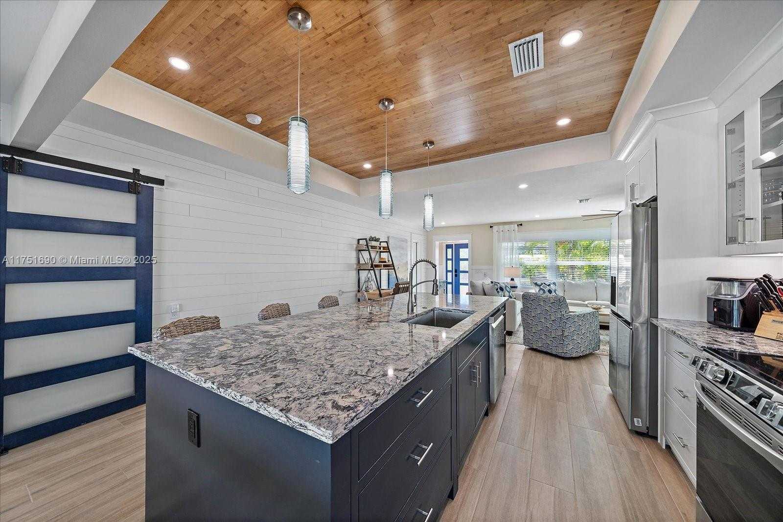 Small Image of 504 BAYVIEW DR, Other City - In The State Of Florida Number 13