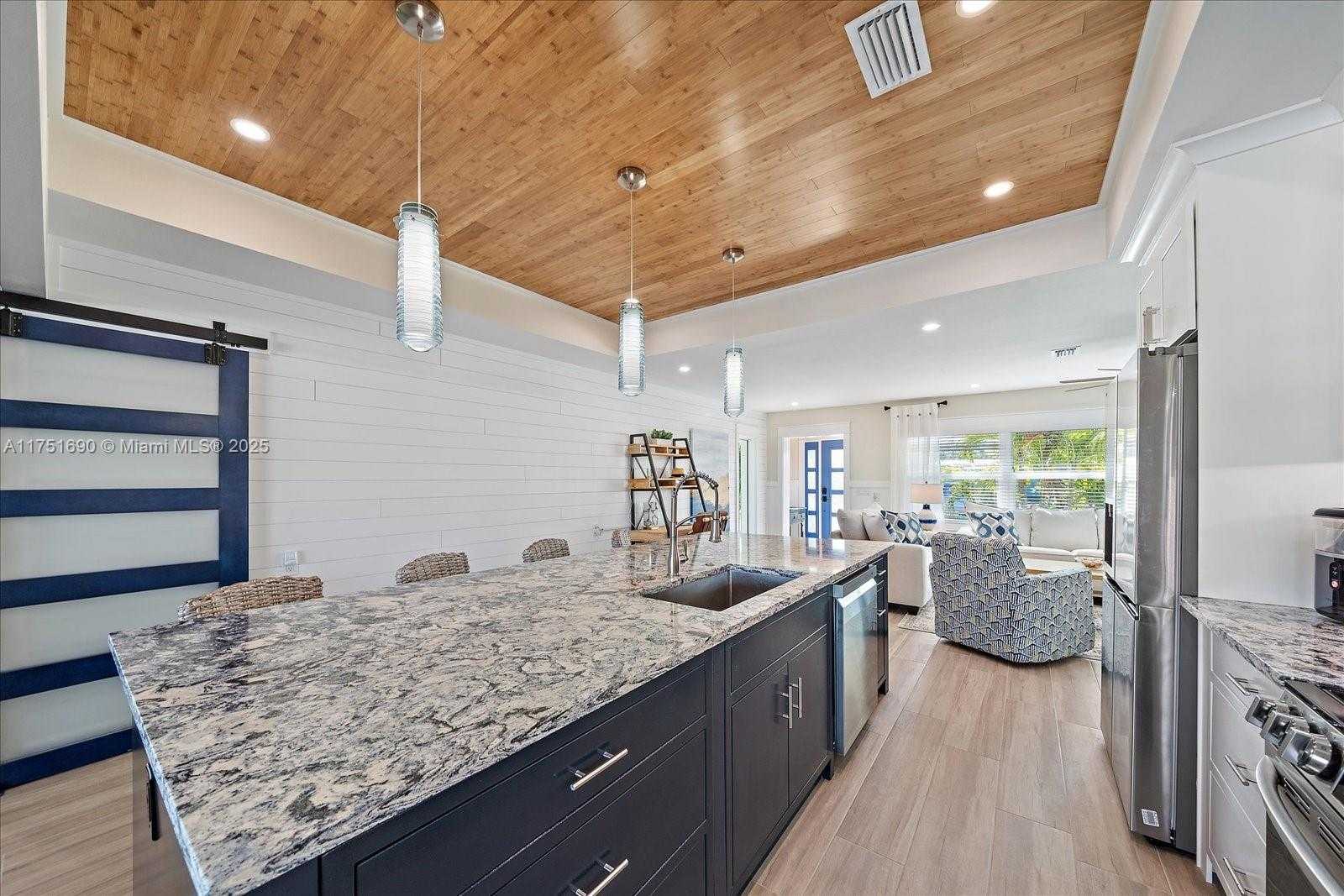Small Image of 504 BAYVIEW DR, Other City - In The State Of Florida Number 14