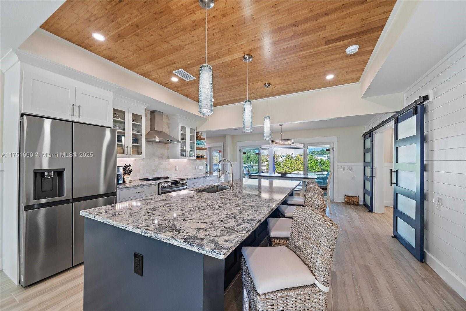 Small Image of 504 BAYVIEW DR, Other City - In The State Of Florida Number 15