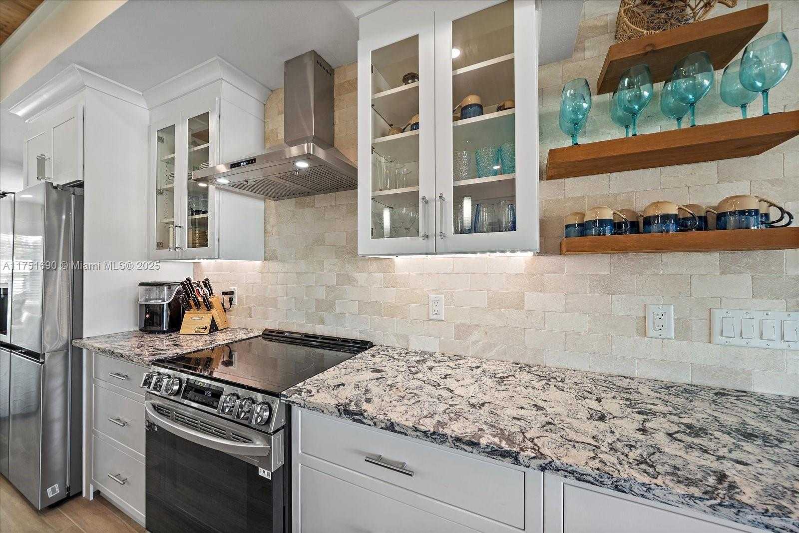 Small Image of 504 BAYVIEW DR, Other City - In The State Of Florida Number 16