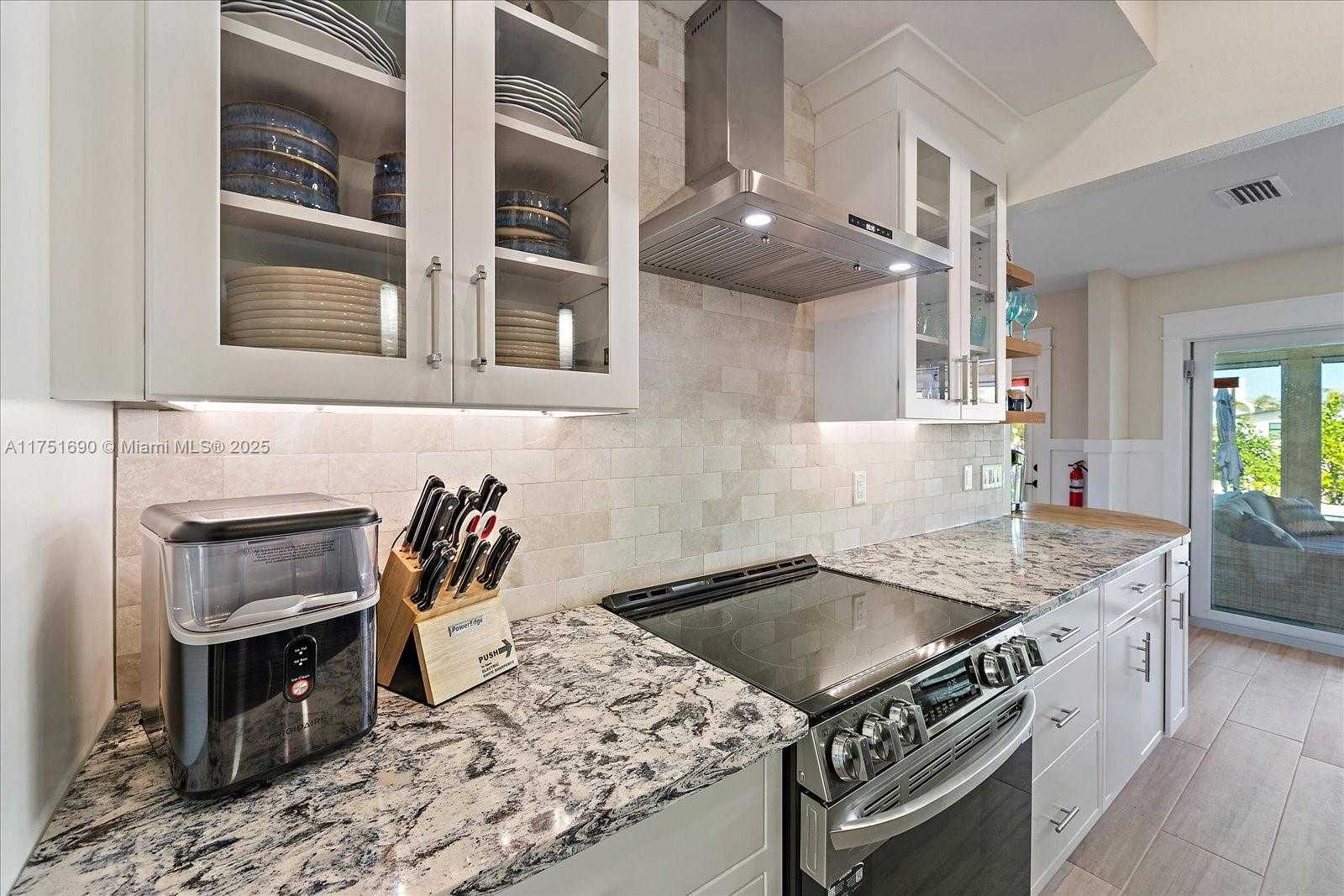 Small Image of 504 BAYVIEW DR, Other City - In The State Of Florida Number 17