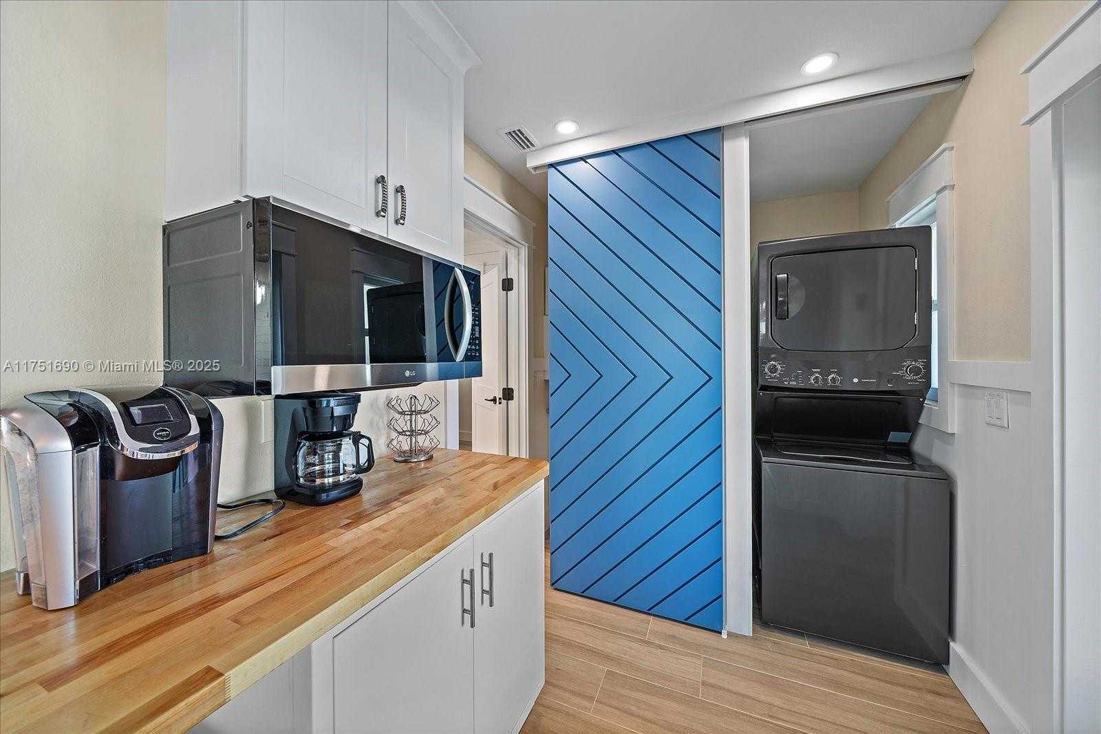 Small Image of 504 BAYVIEW DR, Other City - In The State Of Florida Number 25
