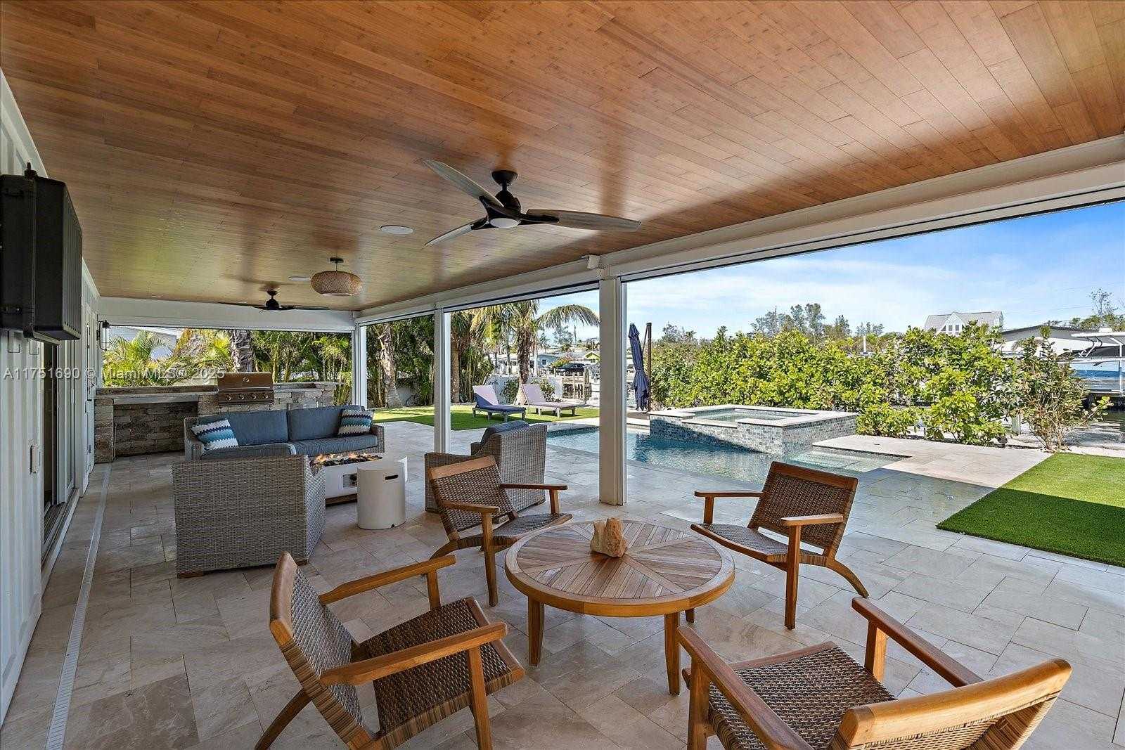 Small Image of 504 BAYVIEW DR, Other City - In The State Of Florida Number 3