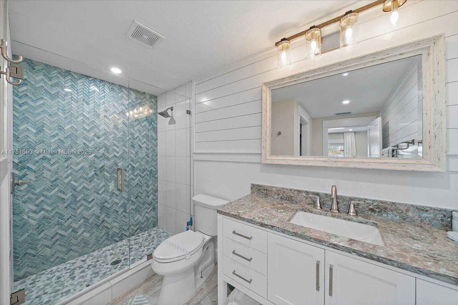Small Image of 504 BAYVIEW DR, Other City - In The State Of Florida Number 30