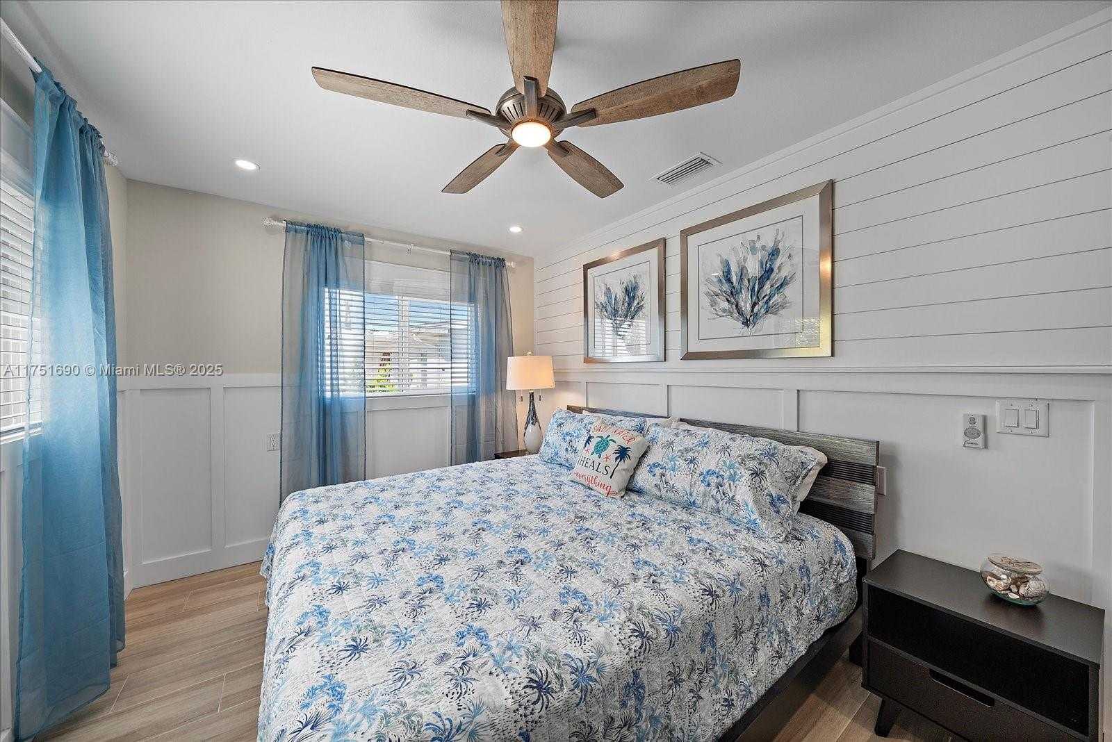 Small Image of 504 BAYVIEW DR, Other City - In The State Of Florida Number 31