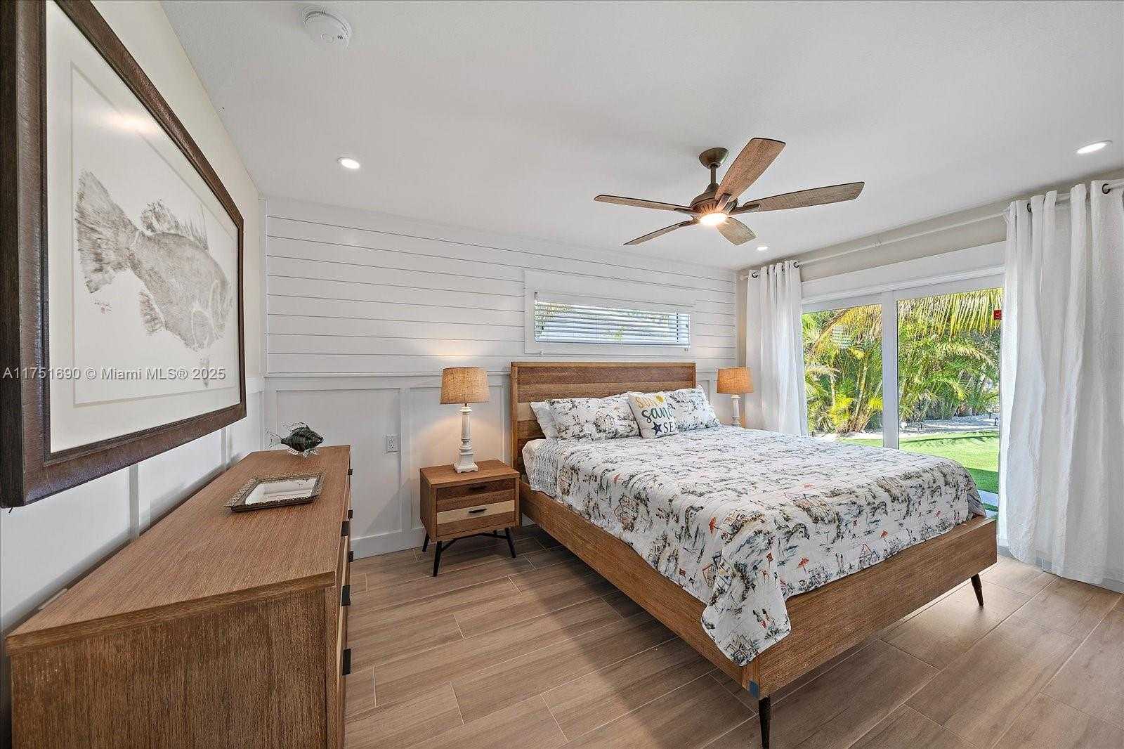 Small Image of 504 BAYVIEW DR, Other City - In The State Of Florida Number 33