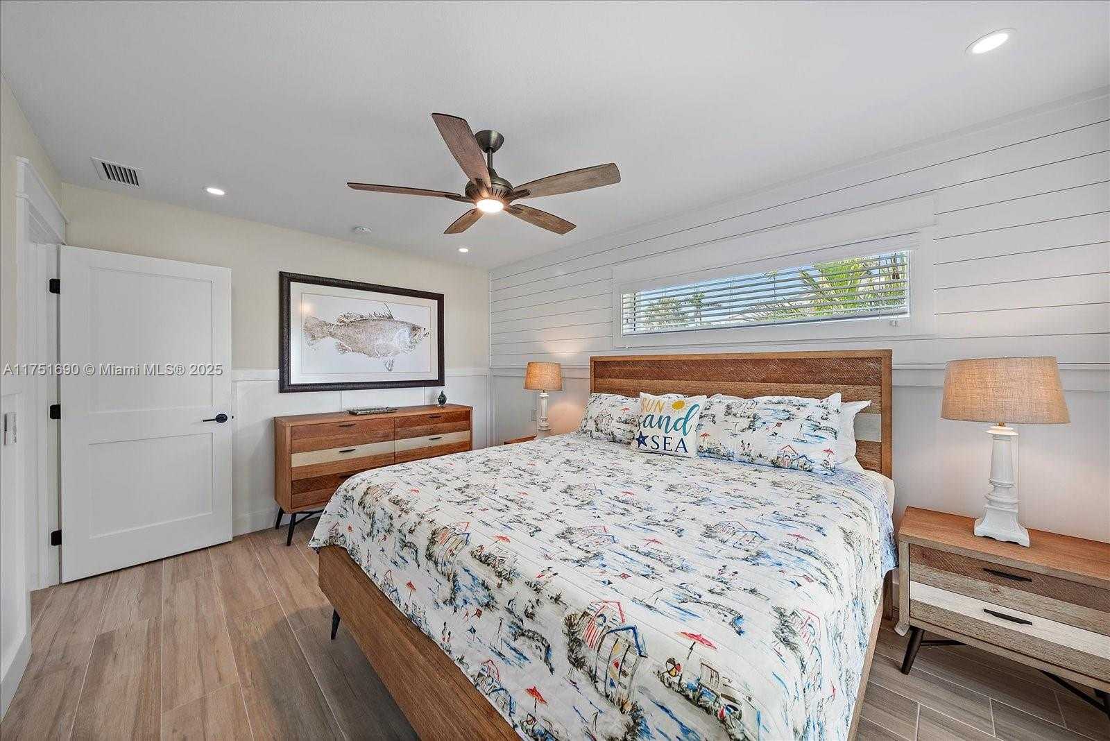 Small Image of 504 BAYVIEW DR, Other City - In The State Of Florida Number 34