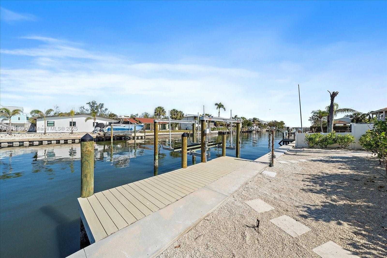Small Image of 504 BAYVIEW DR, Other City - In The State Of Florida Number 38
