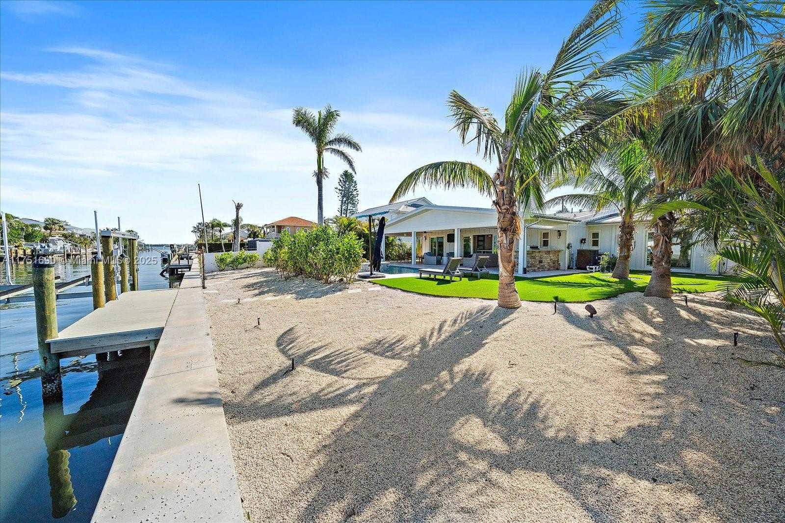 Small Image of 504 BAYVIEW DR, Other City - In The State Of Florida Number 39