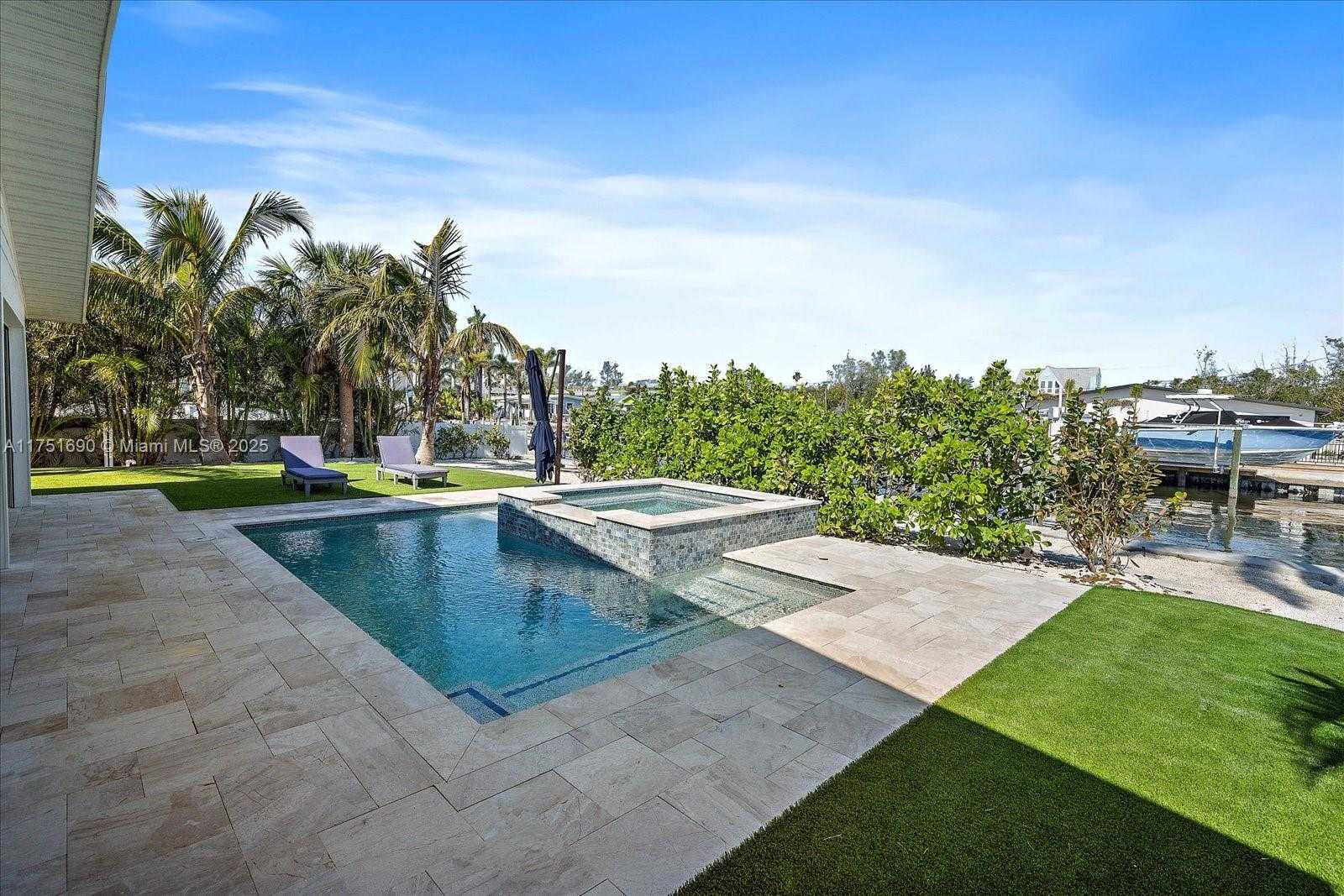Small Image of 504 BAYVIEW DR, Other City - In The State Of Florida Number 4