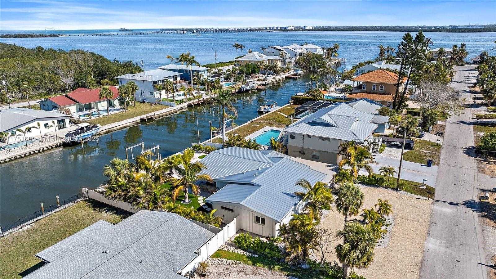 Small Image of 504 BAYVIEW DR, Other City - In The State Of Florida Number 46