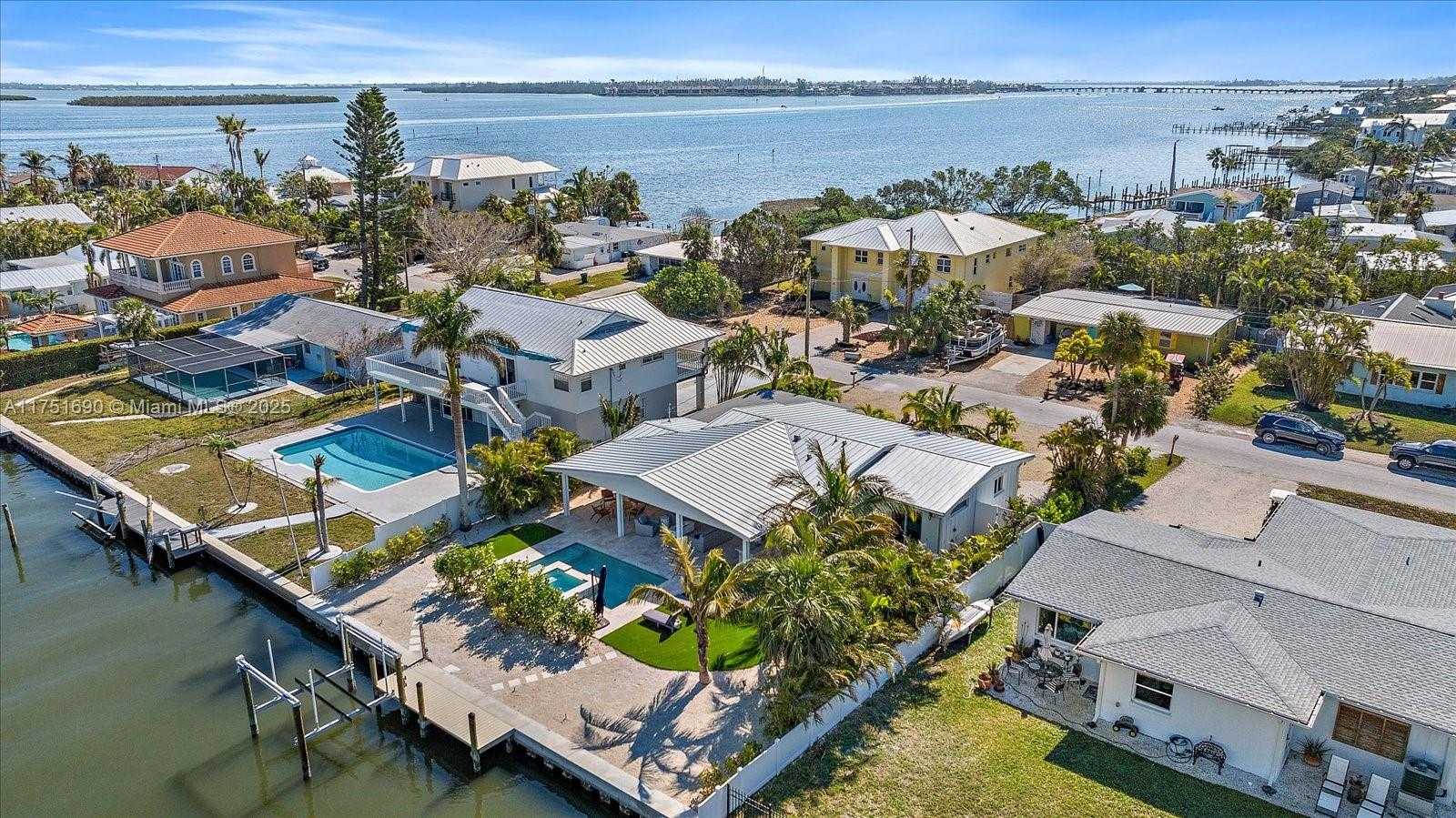 Small Image of 504 BAYVIEW DR, Other City - In The State Of Florida Number 52