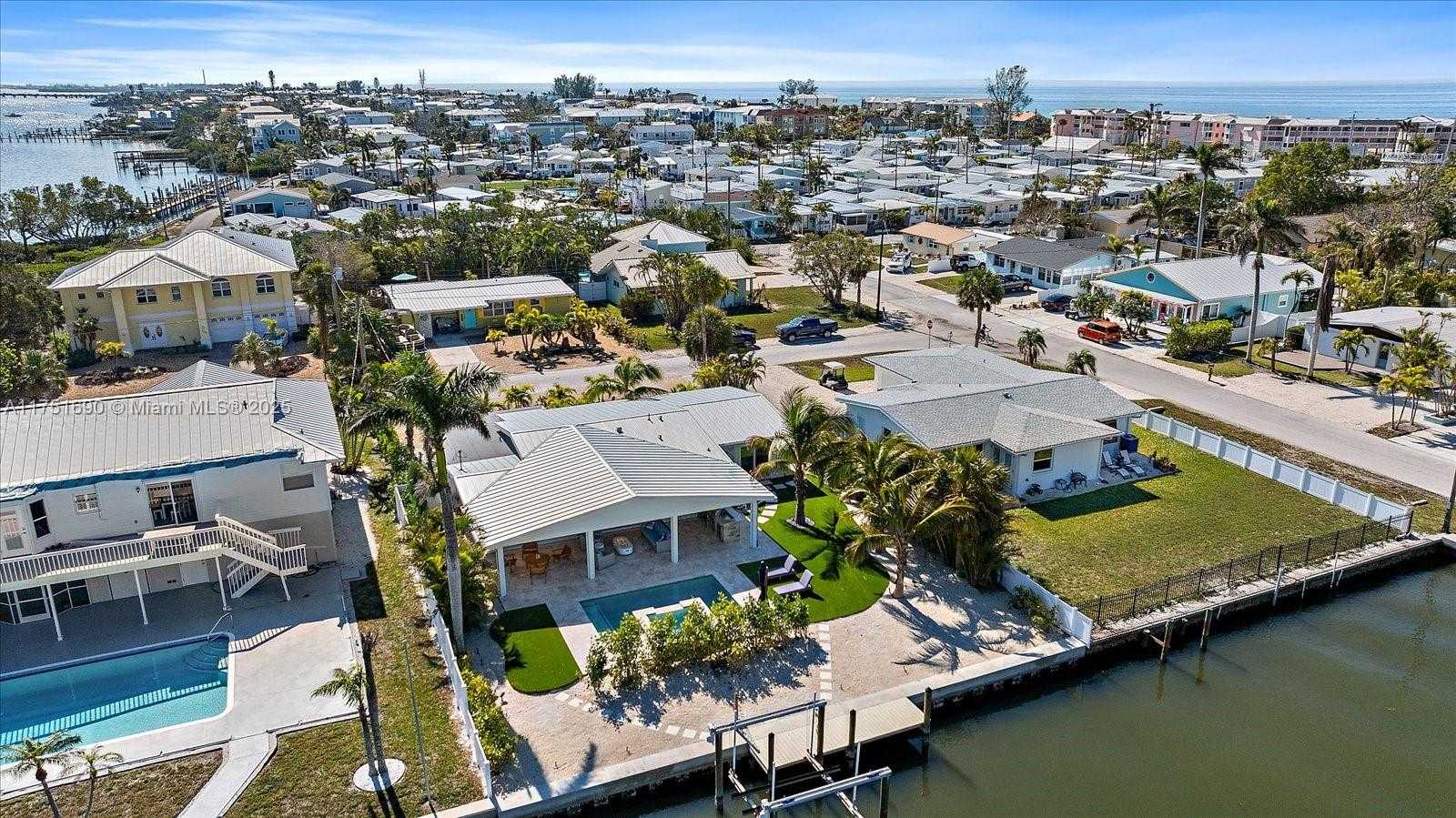 Small Image of 504 BAYVIEW DR, Other City - In The State Of Florida Number 53