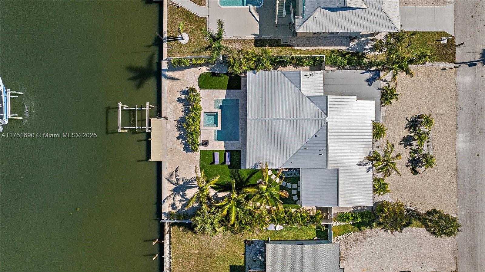 Small Image of 504 BAYVIEW DR, Other City - In The State Of Florida Number 55