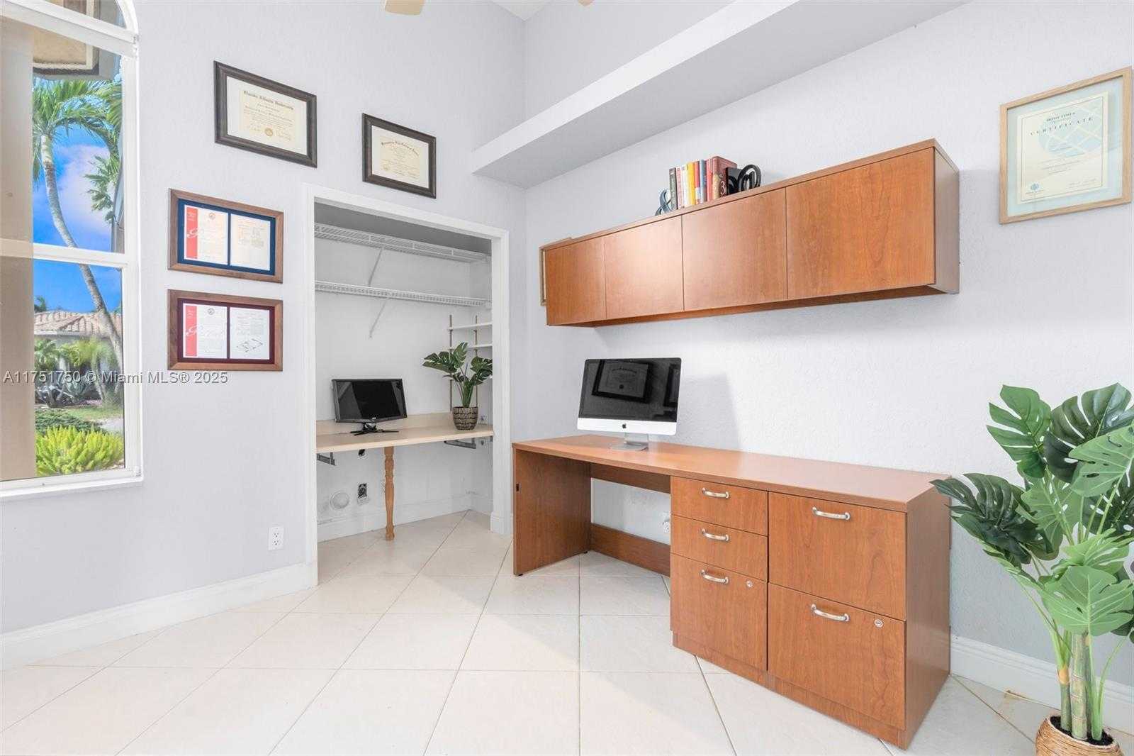 Small Image of 5135 KENSINGTON CIR, Coral Springs Number 11