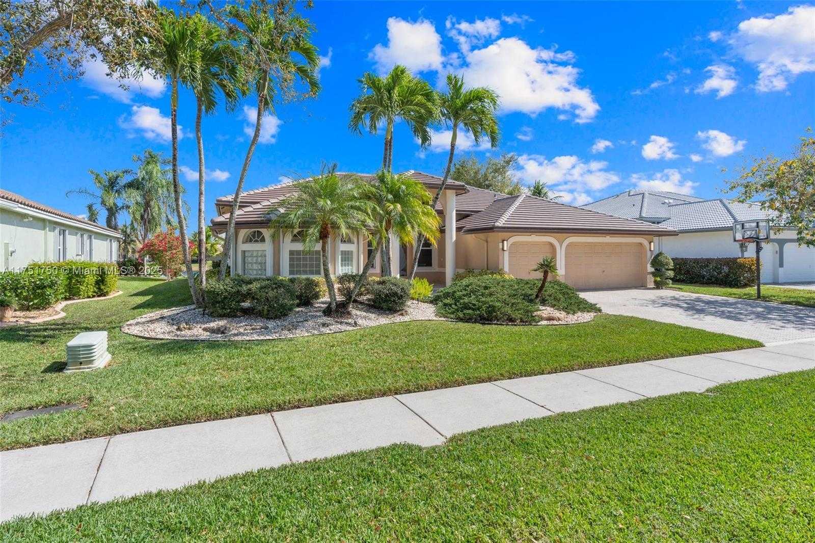 Small Image of 5135 KENSINGTON CIR, Coral Springs Number 13